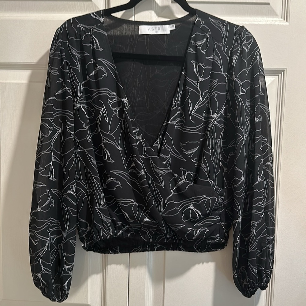 ASTR The Label Long Sleeve Wrap Blouse in Black & White Floral